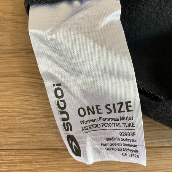 Sugoi Sport Beanie for Running, Bicycling, Hiking etc with Ponytail Opening - Picture 6 of 7